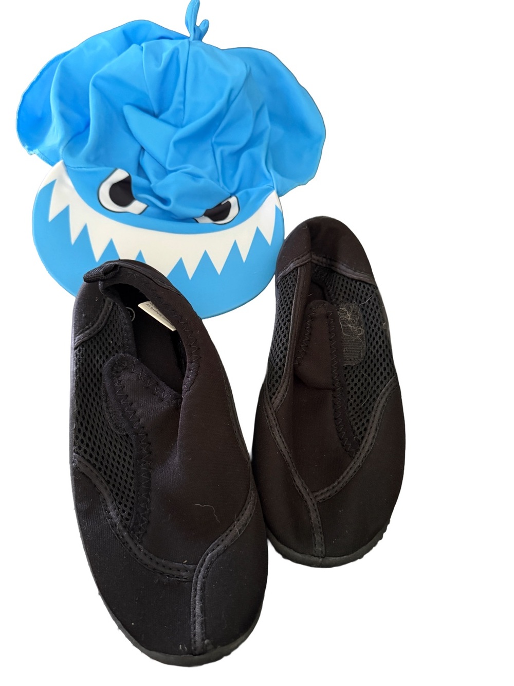 Kids Shark Swim Cap - Bright Blue and Kids water aquatic shoes black size 13/1 - Picture 3 of 8